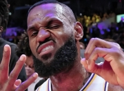 爱游戏体育- 詹姆斯爆冷击败日本队,关键助攻引爆全场的球员 