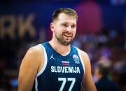 爱游戏-东契奇在西班牙队比赛中刷新纪录，比赛局势复杂引发热议！全场沸腾不已的简单介绍